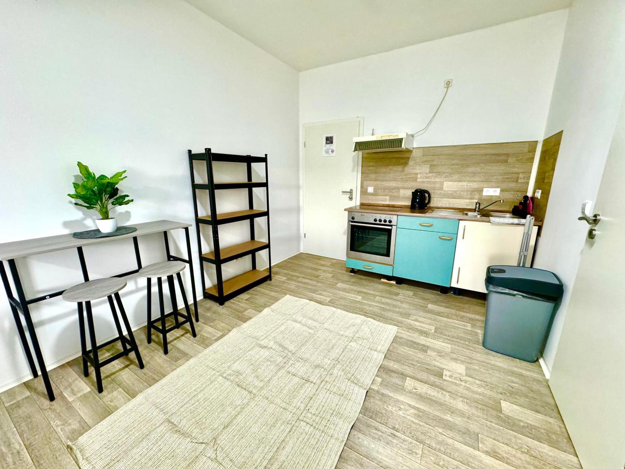 Apartment Studio-apartments Am Hildesheimer Hauptbahnhof Mit Kueche, Bad, Elektrischen Tuercodes, Wlan, Tv, Parken